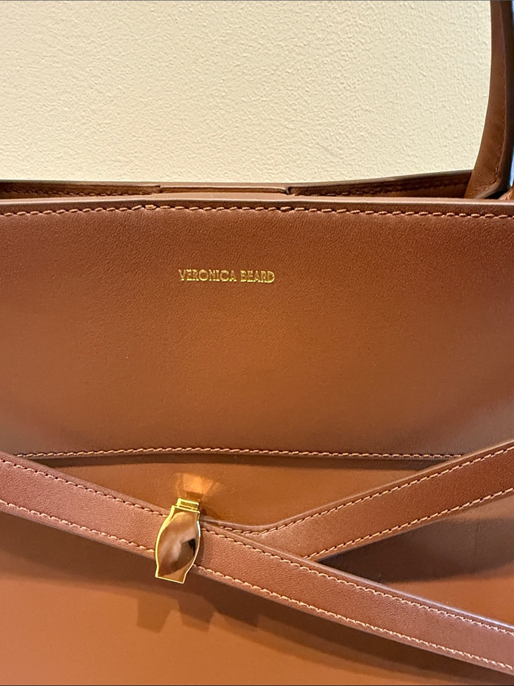 Veronica Beard large dash bag in hazelwood with crossbody strap and care bag - Picture 4 of 13